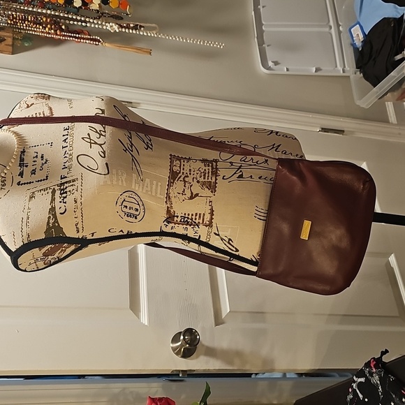 Jacques Esterel Parisian Crossbody Bag In Burgundy Leather - Picture 9 of 12